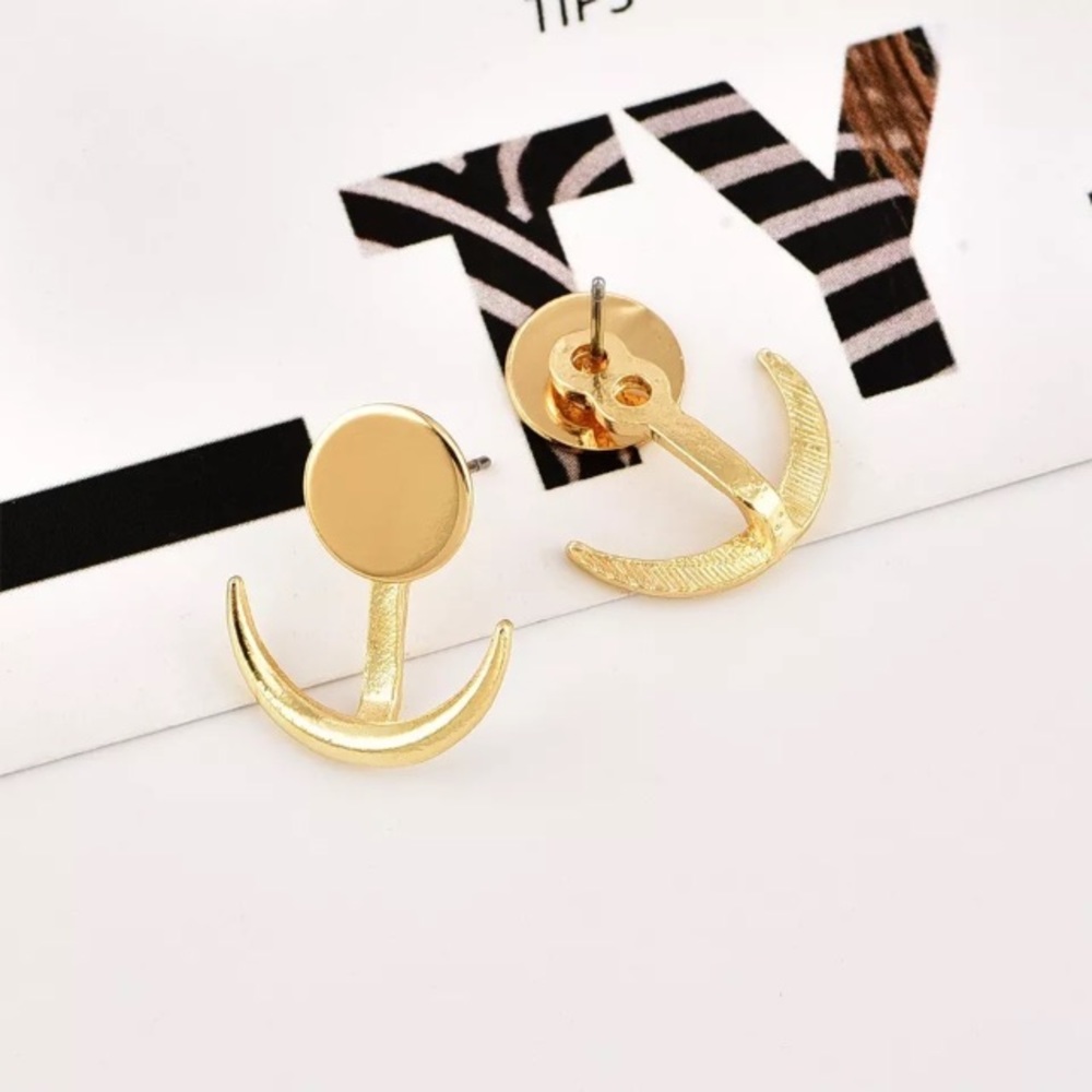 Boho Gold crescent moon earrings - Picture 5 of 7